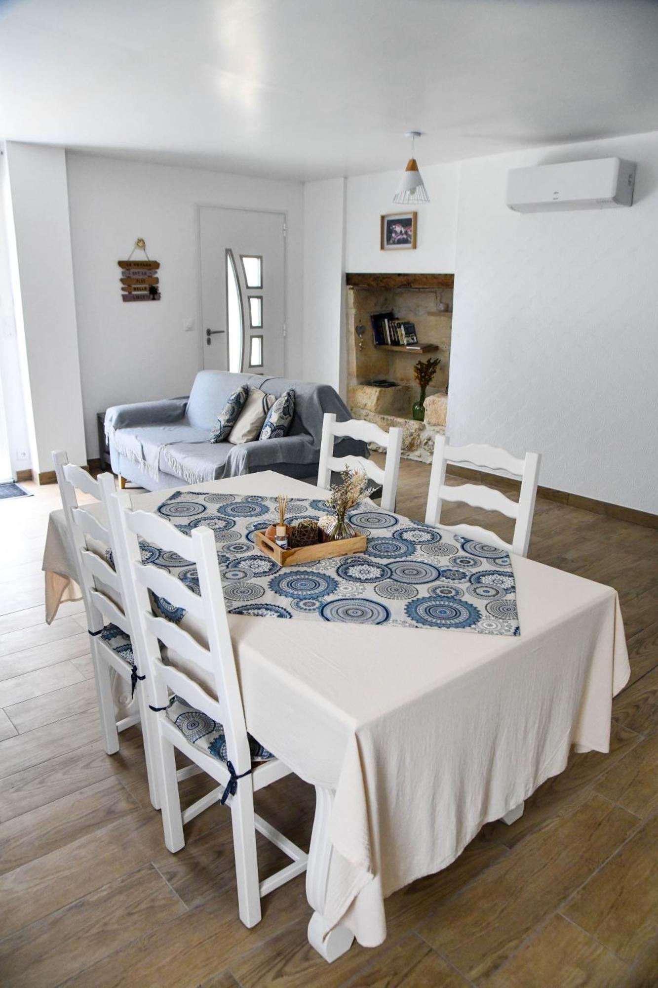 Gite De La Gardie Mensignac Esterno foto